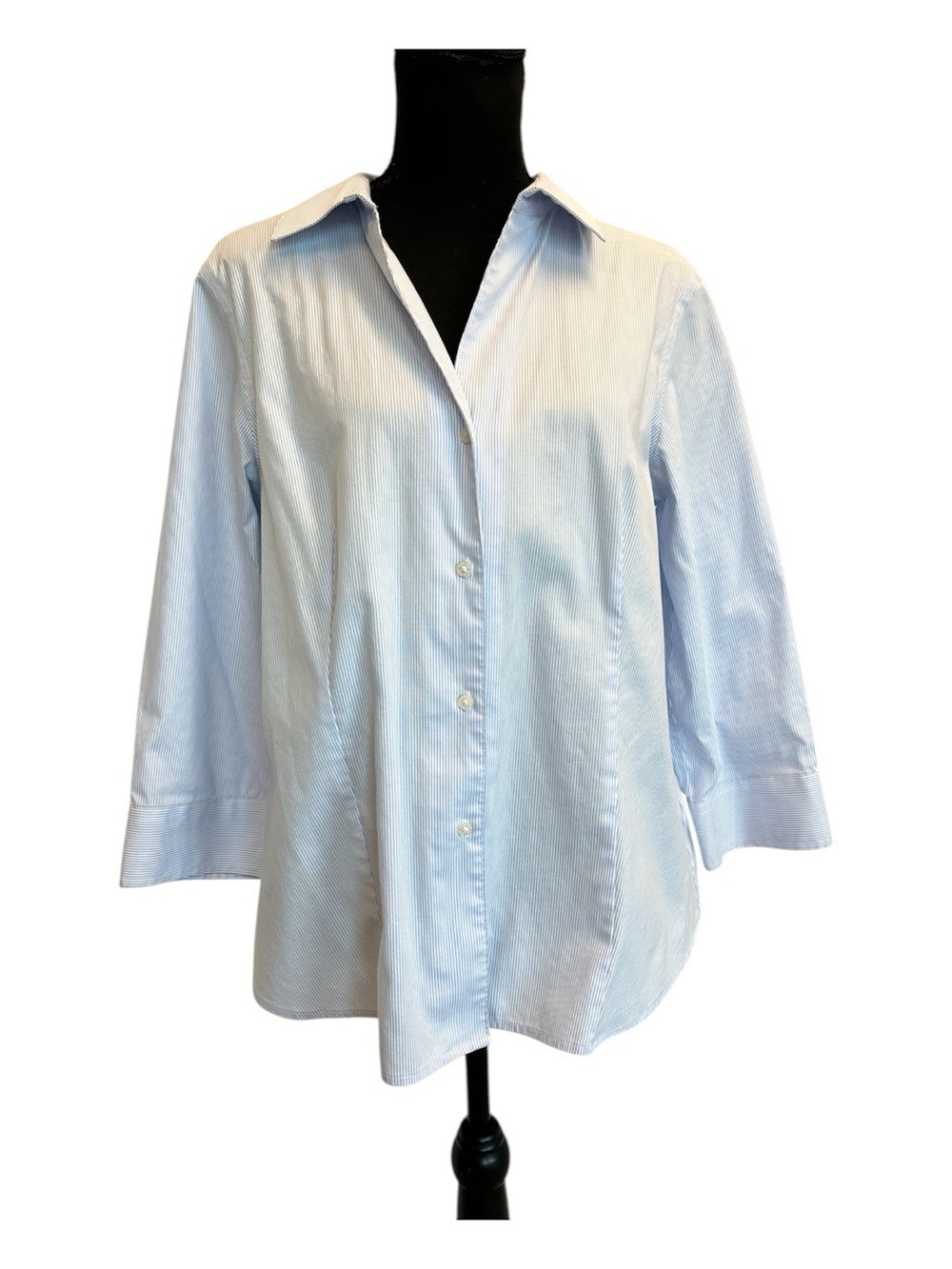 Ellen Tracy Easy Care Crisp Light Blue pinstripe Button-Up Dress Shirt Blouse M